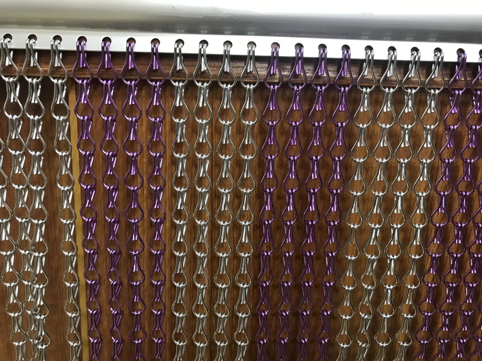 Chain curtain links attached along a top suspension bar