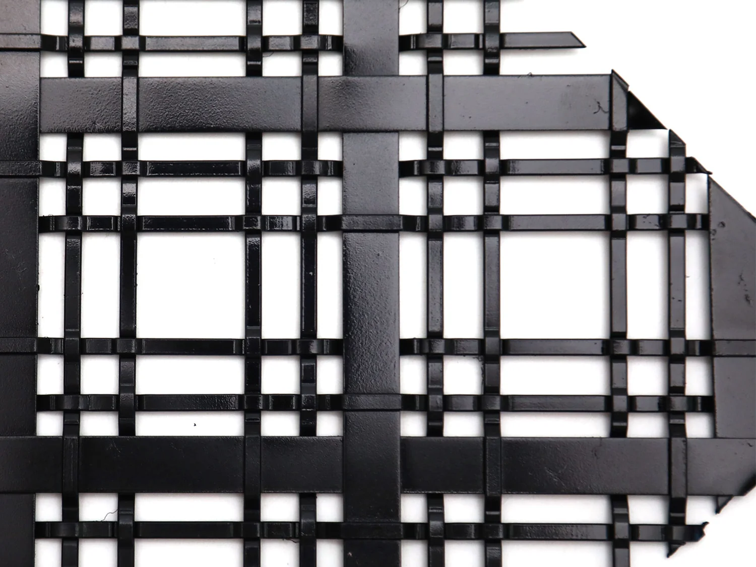 Decorative Crimped Pattern 05 Crimped mesh combining broad strips and paired narrow wires