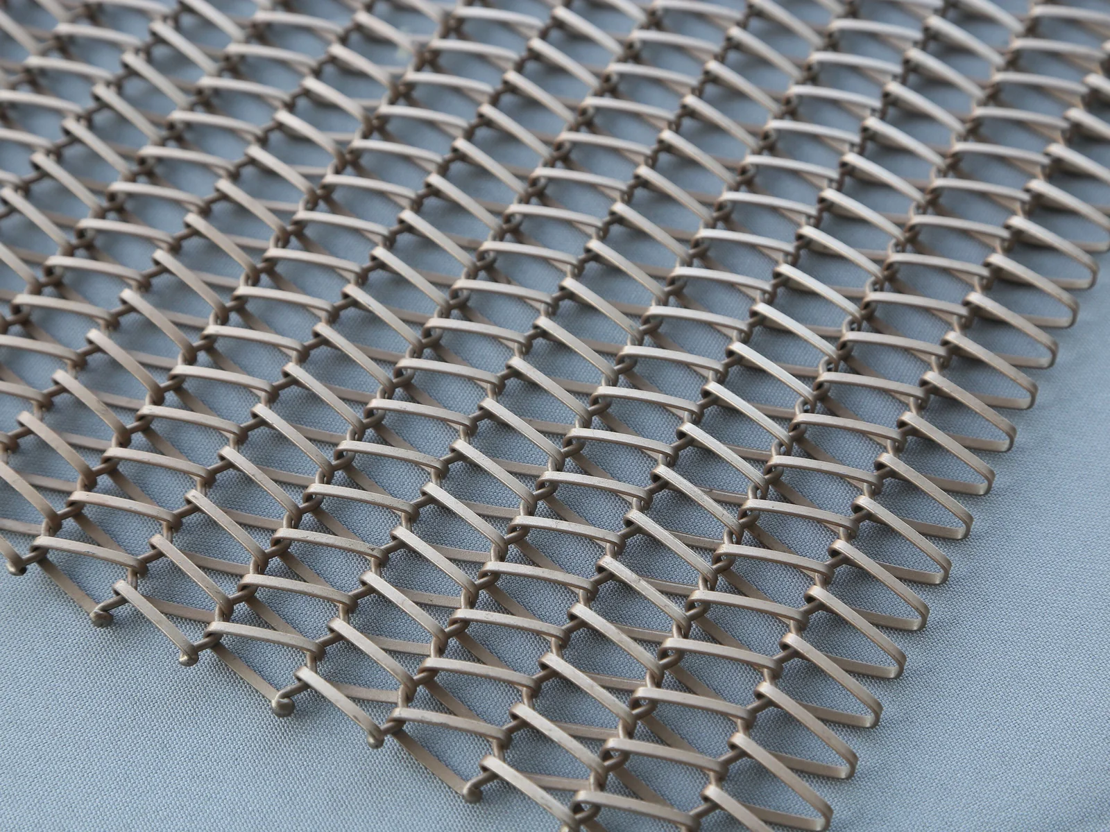 Oblique view of spiral mesh showing the wire profile and rod spacing