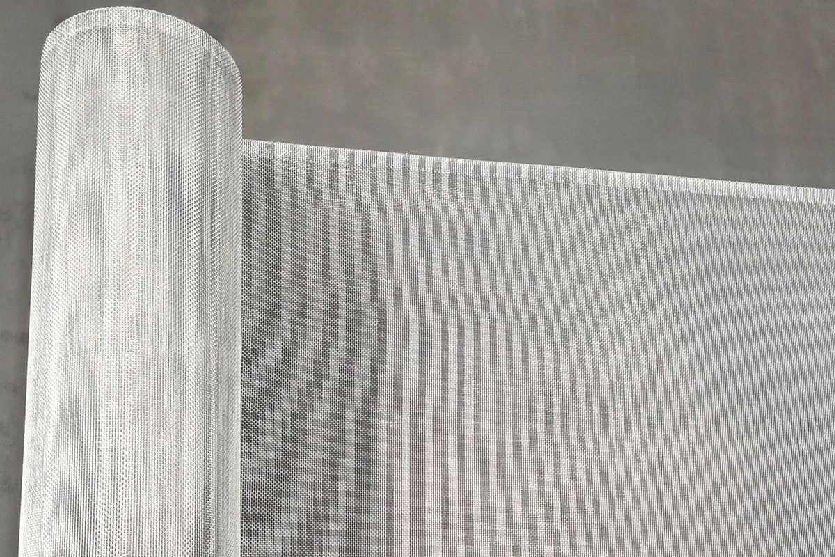 Aluminum woven mesh with regular wire intersections