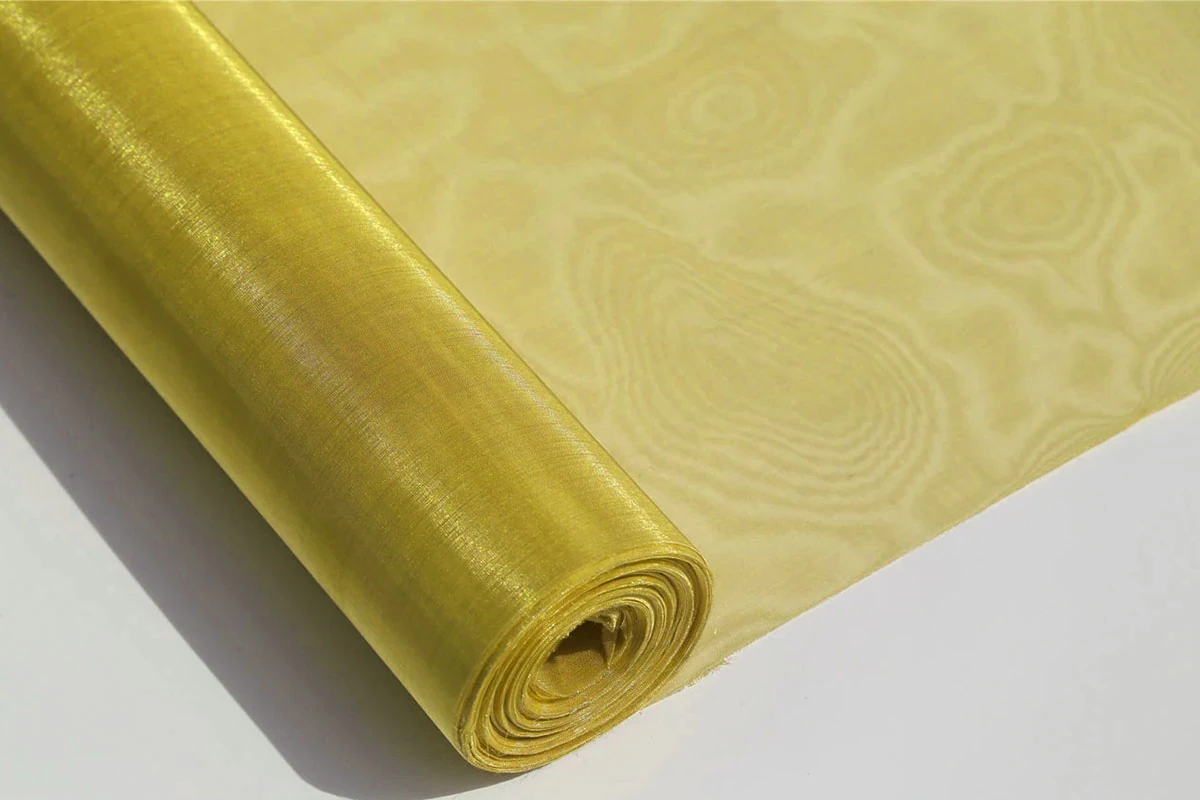 Brass woven wire mesh with repeated square openings
